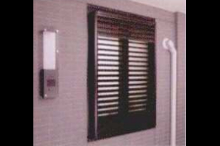 シティテラス横浜の可動ルーバー面格子